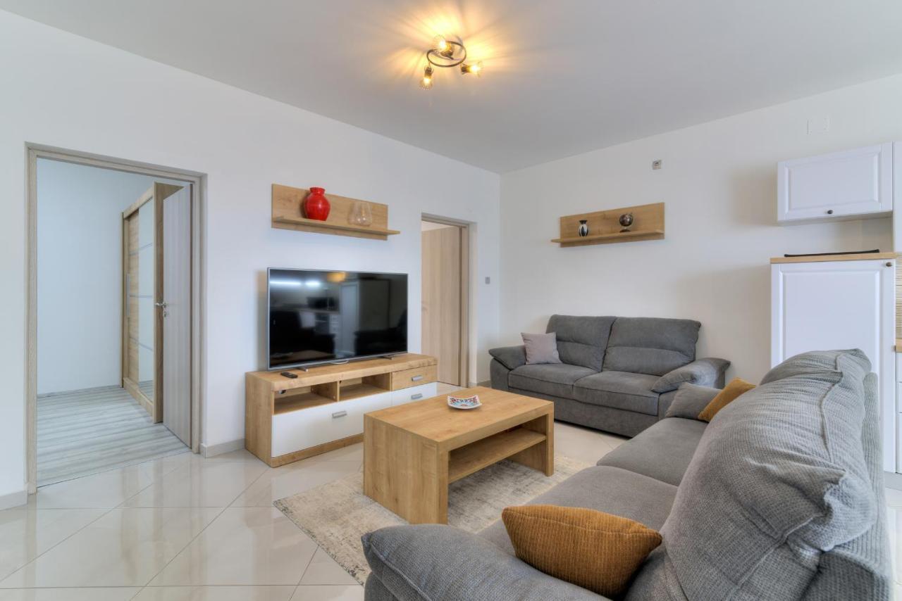 Apartment Luka Senj  Bagian luar foto
