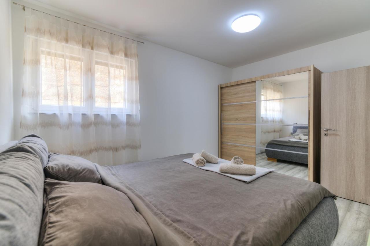 Apartment Luka Senj  Bagian luar foto