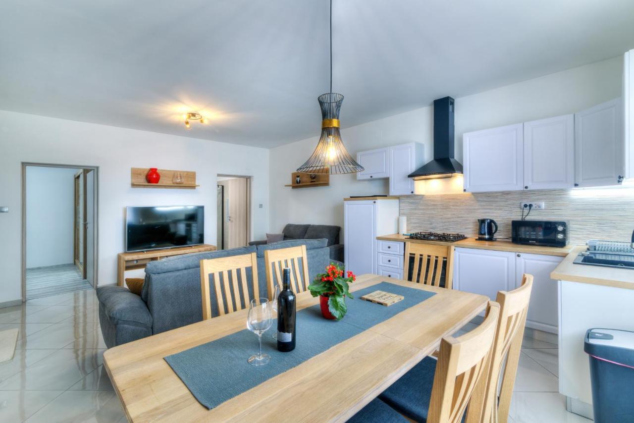 Apartment Luka Senj  Bagian luar foto