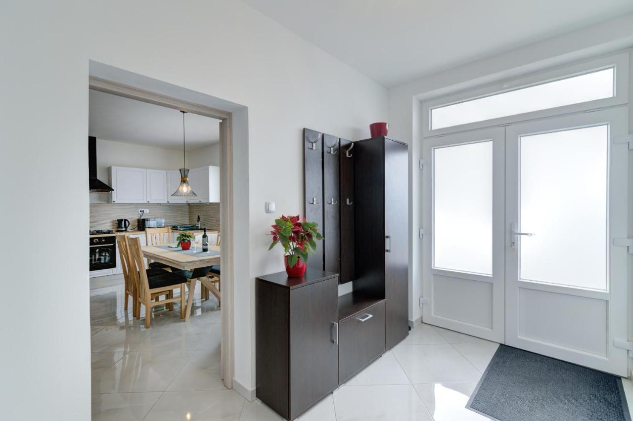 Apartment Luka Senj  Bagian luar foto