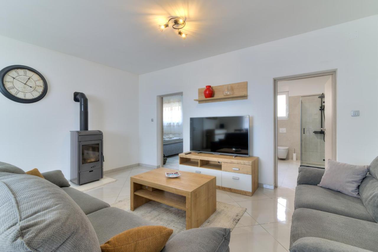 Apartment Luka Senj  Bagian luar foto